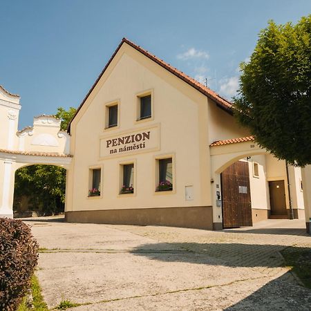 Penzion Sezemice エクステリア 写真