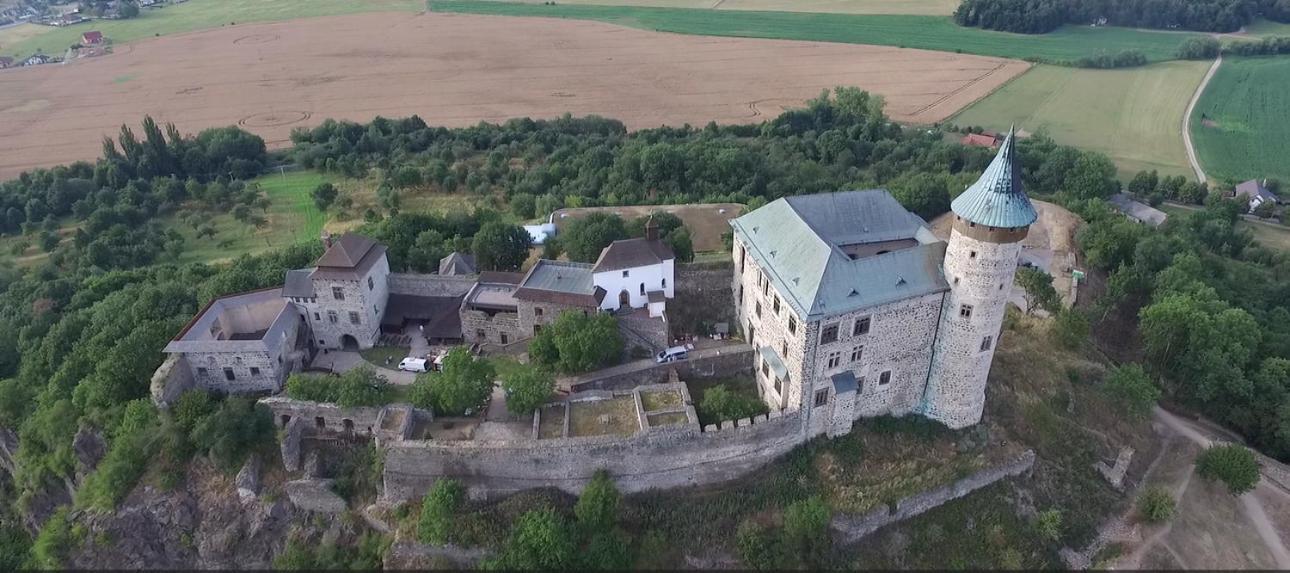 Penzion Sezemice エクステリア 写真