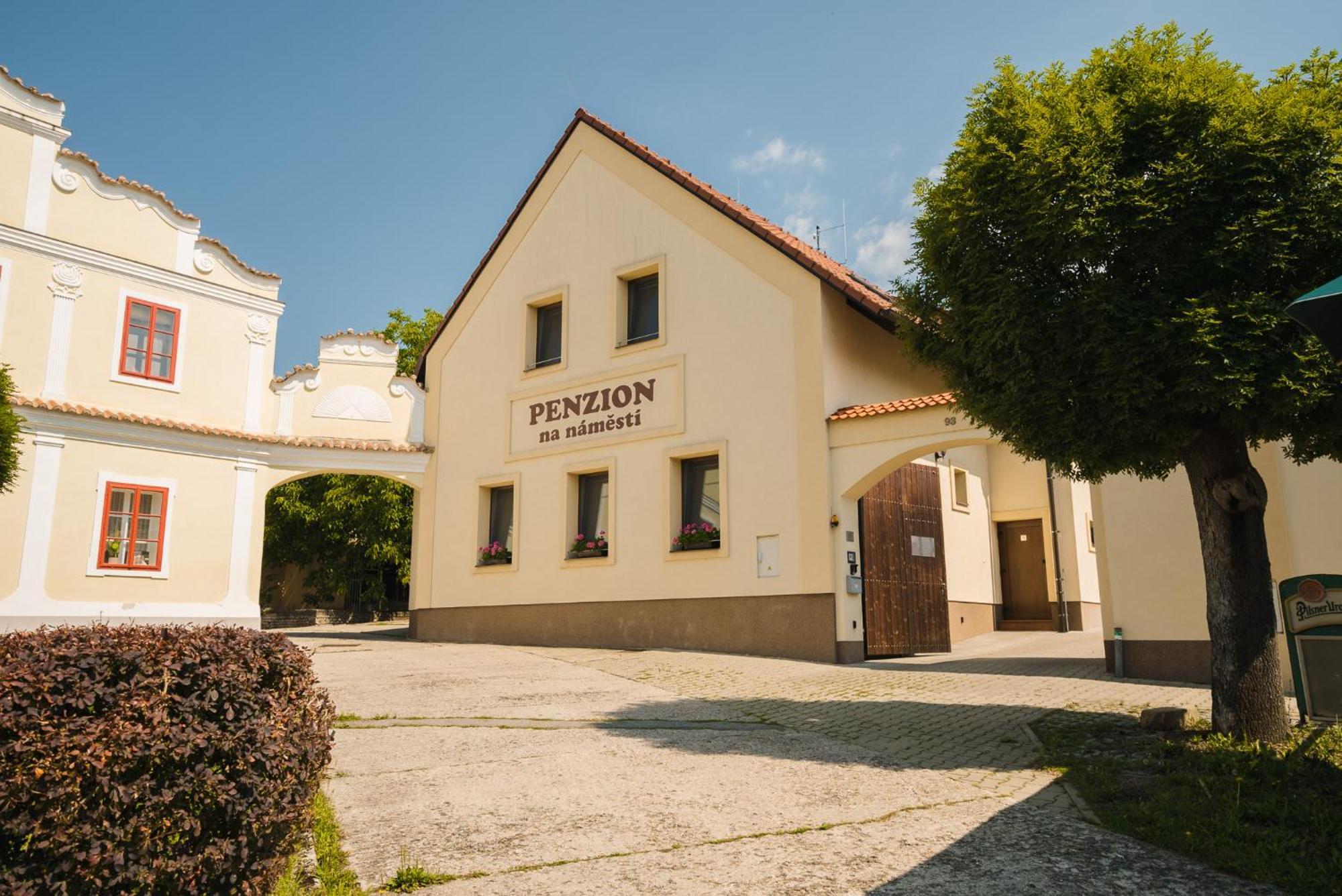 Penzion Sezemice エクステリア 写真